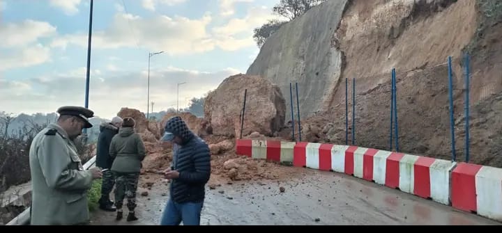 إشكالية الطريق الثانوية رقم 212الرابطة بين القنيطرة وميناء مهدية !!!!!