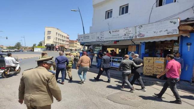 قائد الملحقة الإدارية واد الرمــــــــــــان يشن حملة لتحرير المــــــــلك العمومي بحي الإنبعاث