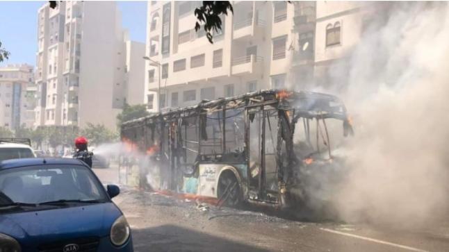 بالصور.. احتراق حافلة للنقل الحضري بتطوان ونجاة ركابها بأعجوبة